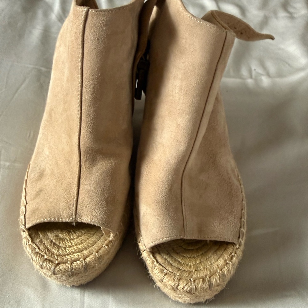 Kenneth Cole Women's Tan Wedge Sandals